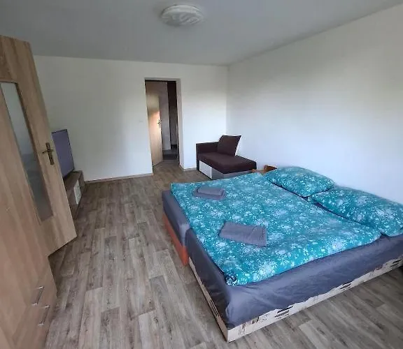 U Trech Ceresni Apartment *