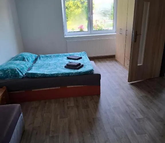 U Trech Ceresni Hladke Zivotice